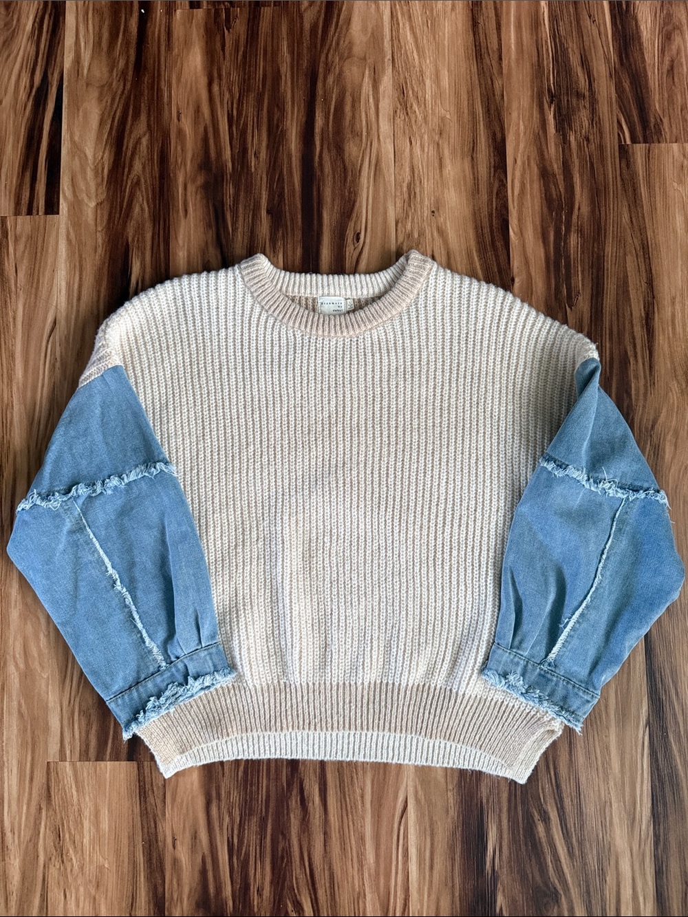 Beige Knit Sweater with Denim Sleeves 💙🤠🎀